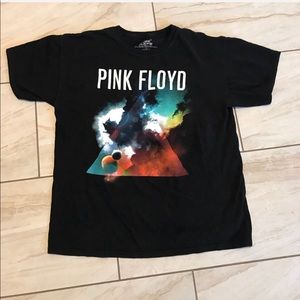 Men Pink Floyd T shirt.